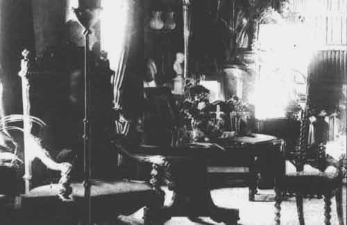 distorted - Famous Ghost Pictures